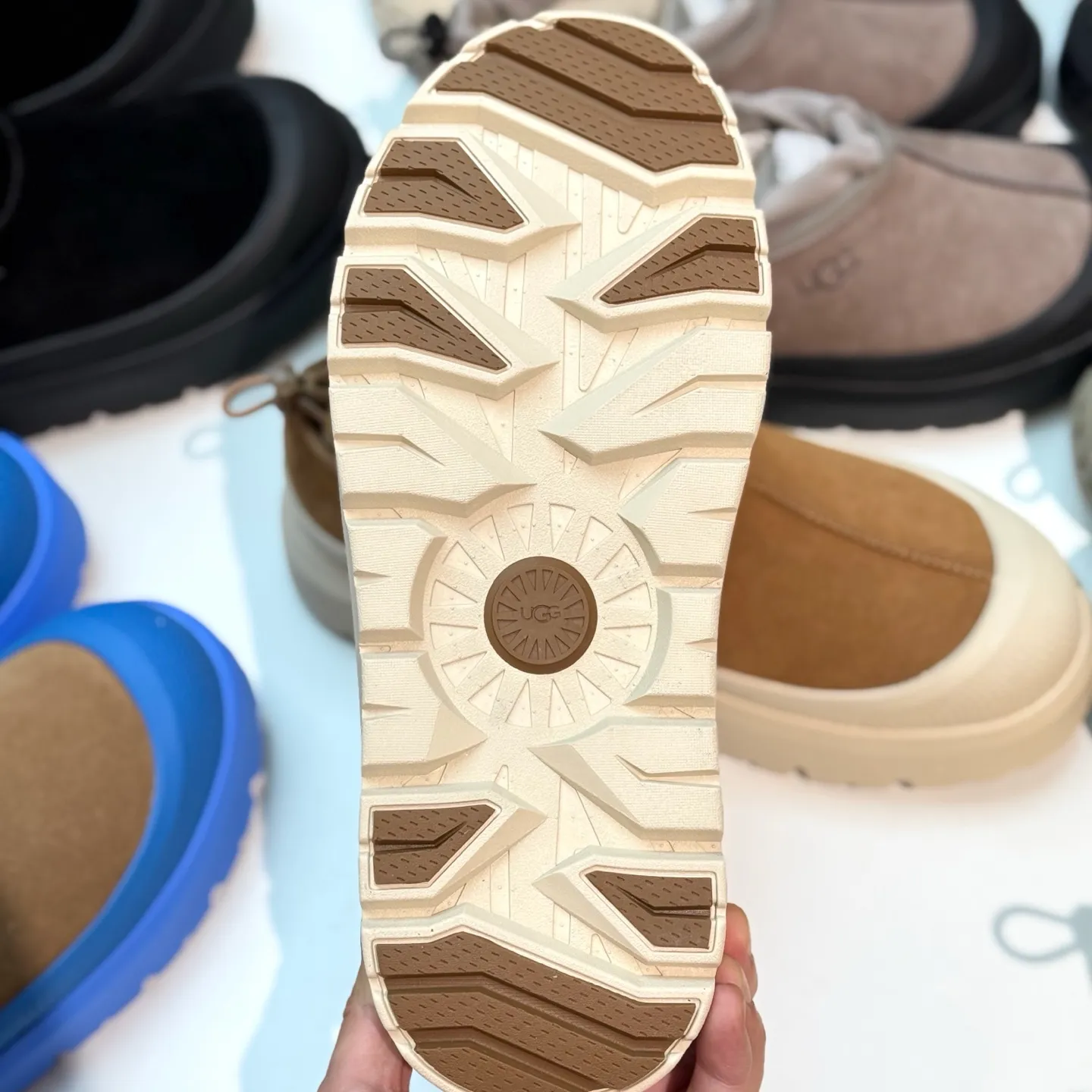 Local 💰600 Exclusive version Original OEM grade UGG Wang Yibo's same style High-end exclusive supply Pyramid-top workmanship quality High-end needs to come # Big advantage supply ❗️❗️❗️ Low-top men's and women's shoes size: 36 37 38 39 40 41 42 43 44#